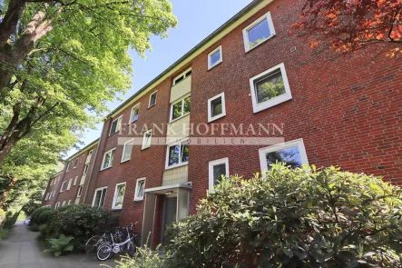 Hausansicht (2) - Wohnung kaufen in Hamburg - Sofort Bezugsfertig - Modernisierte 3-Zimmer Wohnung mit Stellplatzmöglichkeit in Hamburg-Ohlsdorf