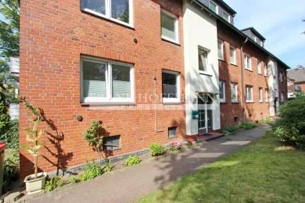 Hauseingang - Wohnung mieten in Hamburg - Großzügige Hochparterre-Wohnung mit 2 Balkonen in Hamburg-Fuhlsbüttel