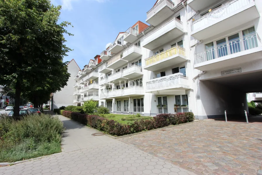 Straßenansicht - Wohnung kaufen in Hamburg - Traum-Maisonette-Wohnung in Hamburg-Bahrenfeld