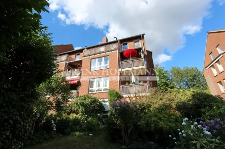 Rückansicht - Wohnung mieten in Halstenbek - Großzügige 3-Zimmer-Wohnung mit Garage & PKW-Stellplatz in Halstenbek-Krupunder