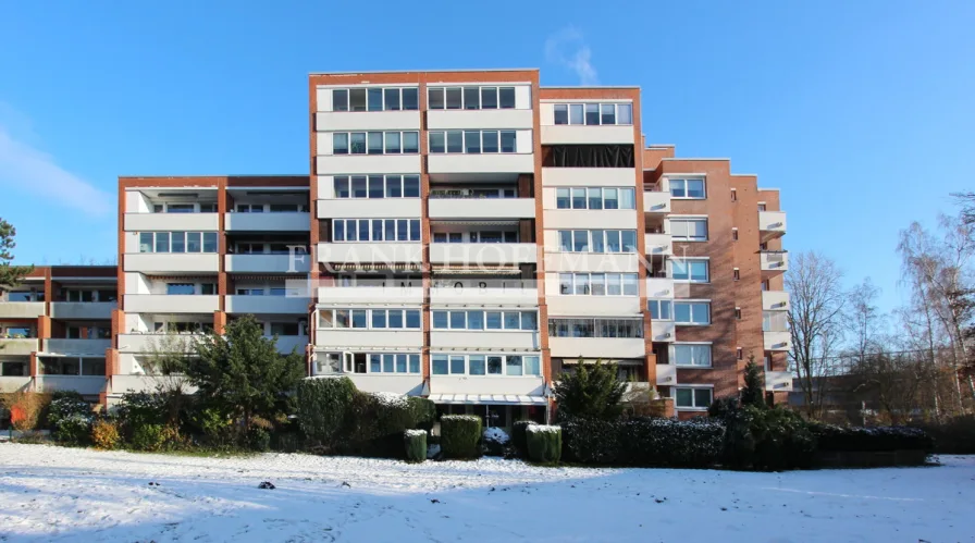 Rückansicht - Wohnung mieten in Hamburg - Sanierte & Moderne - 3 Zimmer Erdgeschosswohnung mit Garten in Hamburg-Stellingen