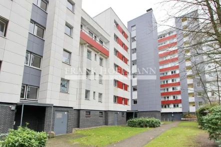 Außenansicht - Wohnung kaufen in Pinneberg - 2-Zimmer-Wohnung in Pinneberg mit großem Balkon