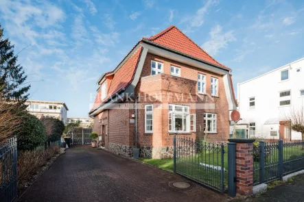 Außenansicht II - Haus kaufen in Barmstedt - Stilvolles Altbaujuwel: Großzügig saniertes Zuhause mit historischem Charme in Barmstedt