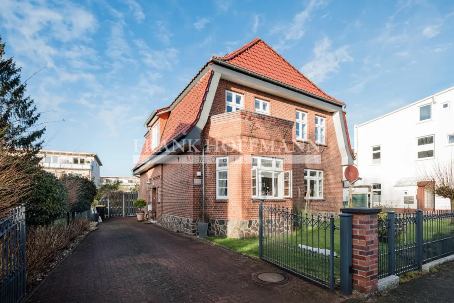 Außenansicht II - Haus kaufen in Barmstedt - Stilvolles Altbaujuwel: Großzügig saniertes Zuhause mit historischem Charme in Barmstedt