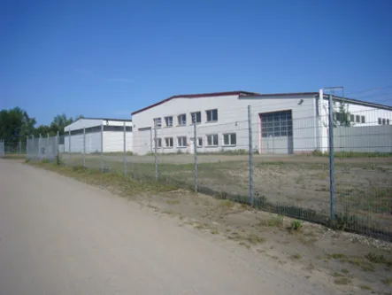 Schrägansicht - Halle/Lager/Produktion kaufen in Lieskau - Hallenkomplex nahe der Autobahn A13
