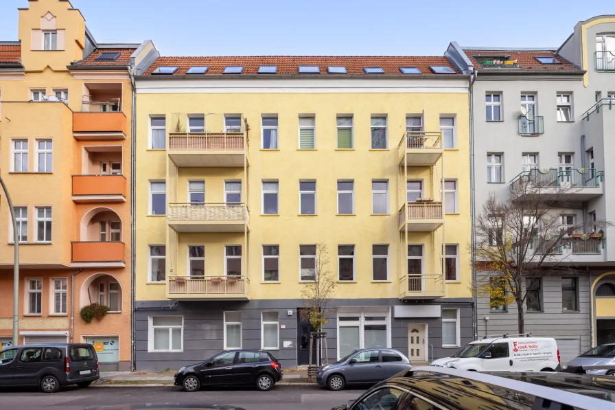 Hausansicht  - Zinshaus/Renditeobjekt kaufen in Berlin - Charmante Altbauwohnung - Investment in Lichtenberger Top-Lage