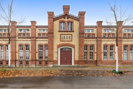 Außenansicht - Wohnung kaufen in Berlin - „Zwischen Wäsche und Wohntraum“ –  Historisches Wohnen im Spindler-Stil mit eigenem Garten