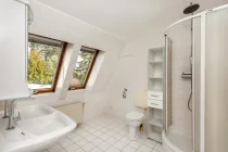 Badezimmer - Badewanne & Dusche - Obergeschoss