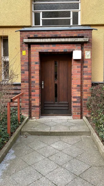 Hauseingang - Wohnung kaufen in Berlin - Bezugsfreie Eigentumswohnung in Top-Lage von Wilmersdorf