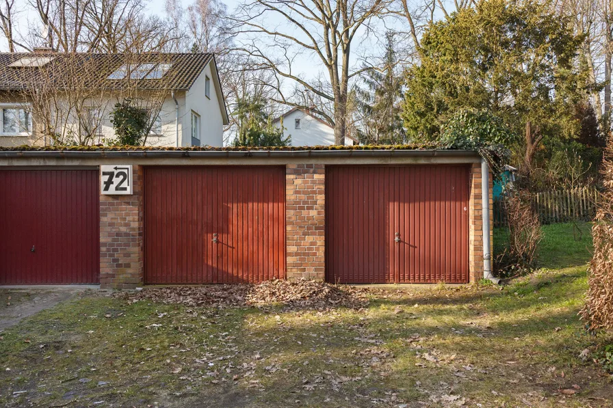 Garagenhof mit zugehöriger Garage