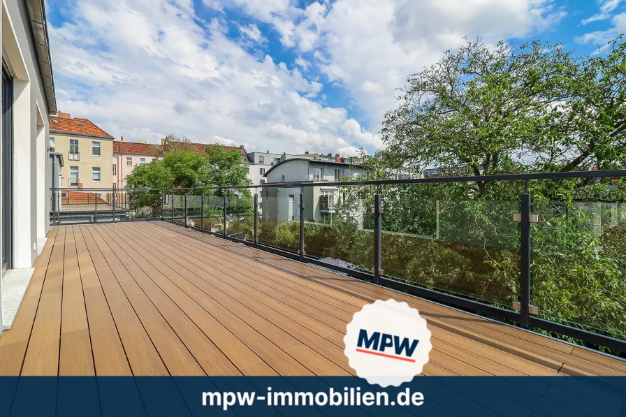 Terrasse - Wohnung kaufen in Berlin - Exklusives Penthouse mit umlaufender Terrasse, Aufzug und Tiefgarage