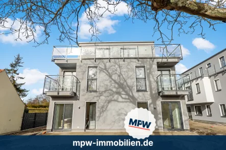 Hausansicht - Wohnung kaufen in Berlin - Die Alternative zum Haus - Traumwohnung mit Garten