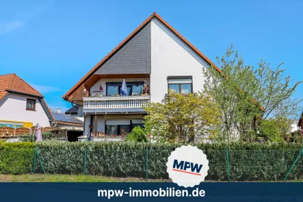 Hausseitenansicht - Haus kaufen in Fredersdorf-Vogelsdorf - Mischnutzung - Gelegenheit vor den Toren der Hauptstadt