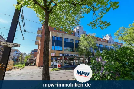 Straßenansicht - Büro/Praxis kaufen in Berlin - Arztpraxis und Pflege-WG zur Kapitalanlage in Köpenick