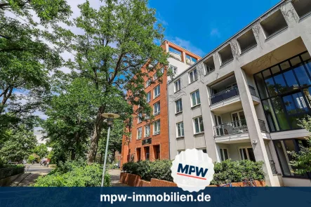 Hausansicht - Wohnung kaufen in Berlin - Einzigartige Duplexwohnung mit beeindruckender Aussicht und reicher Architekturgeschichte