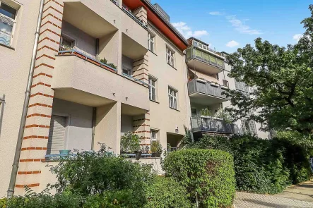 Hausansicht - Wohnung kaufen in Berlin - BEZUGSFREI! Geräumige 3-Zimmer-Wohnung mit Balkon