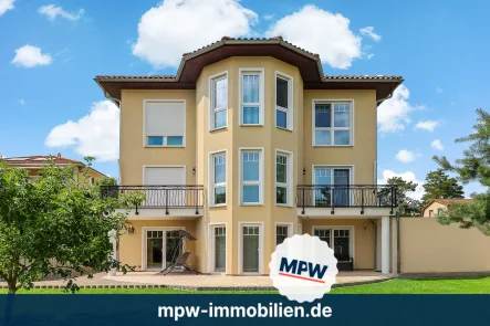 Hausansicht - Haus kaufen in Berlin - Einzigartige Eleganz: Villa mit Panorama-Wasserblick in exquisiter Hanglage