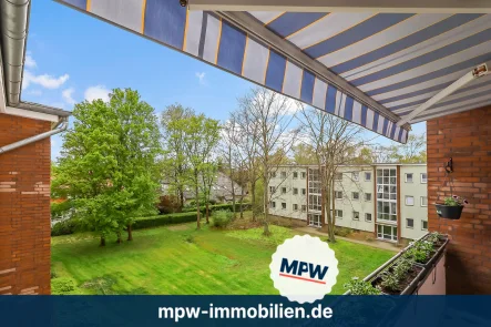 Balkonblick - Wohnung kaufen in Berlin - Komfort und Stil: Modernisierte Traumwohnung mit Süd-Balkon