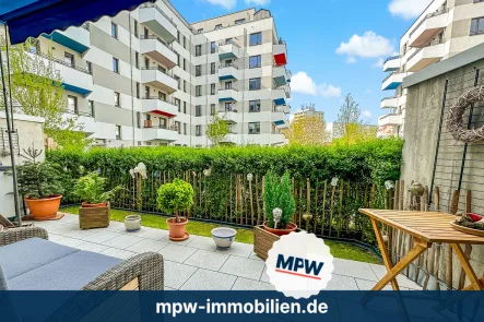 Terrasse - Wohnung kaufen in Berlin - Doppeltes Vergnügen: großzügige Wohnung mit Terrasse und Garten