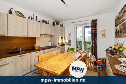Küche - Wohnung kaufen in Berlin - Doppeltes Vergnügen: großzügige Wohnung mit Terrasse und Garten