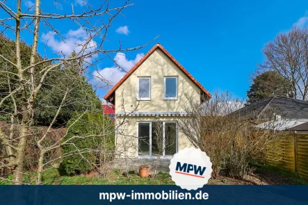 Hausrückansicht hintere Immobilie - Haus kaufen in Berlin - Familienparadies im Doppelpack: Zwei Einfamilienhäuser in Müggelheim!