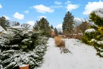 Blick auf das Grundstück im Winter