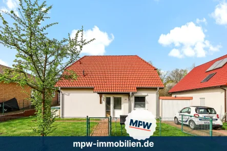 Hausansicht - Haus kaufen in Zeuthen - Frühlingsfrische in Zeuthen: Ihr Einfamilienhaus mit unverbaubarer Süd-West Seite!