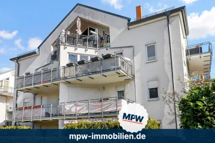 Hausansicht 2 - Wohnung kaufen in Berlin - Anleger-Glück! Terrasse & Tiefgaragenstellplatz