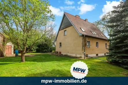 Hausrückansicht - Haus kaufen in Werneuchen - Öko-Chic: Großzügiges Lehmhaus mit nachhaltigem Charme