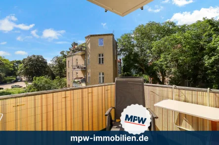 Balkon - Wohnung kaufen in Berlin - Clever investieren: 2-Zimmer-Wohnung mit durchdachter Raumaufteilung