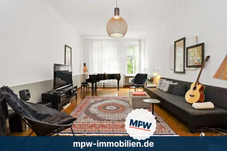 Wohnzimmer - Wohnung kaufen in Berlin - Altbauflair deluxe: 5-Zimmer-Wohnung mit Stil am Mehringdamm