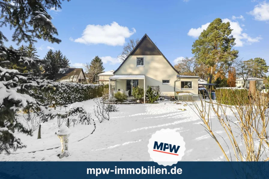 Grundstück Blick Richtung Haus - Haus kaufen in Schulzendorf - Vintage-Perle von 1936: Einfamilienhaus mit viel Platz in Schulzendorf