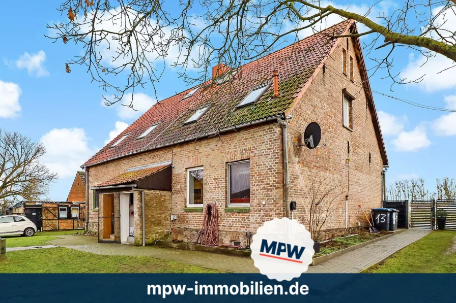 Hausansicht - Haus kaufen in Löwenberger Land - großes Grundstück mit unverbautem Blick: ihr neues Haus zum verwirklichen