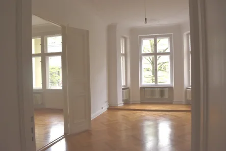 Salon - Wohnung mieten in Berlin - Ältere Mieterstruktur sucht Single oder Paar ab 50! Schmuckstück, san. AB.Whg m. Stuck, Parkett,