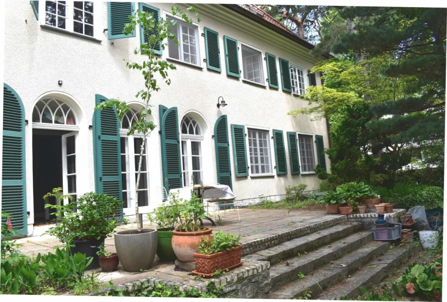 Terrasse - Wohnung mieten in Berlin - Wenn du einen Garten und eine Bibliothek hast, wird es dir an Nichts fehlen!  Denkmal im Grunewald!