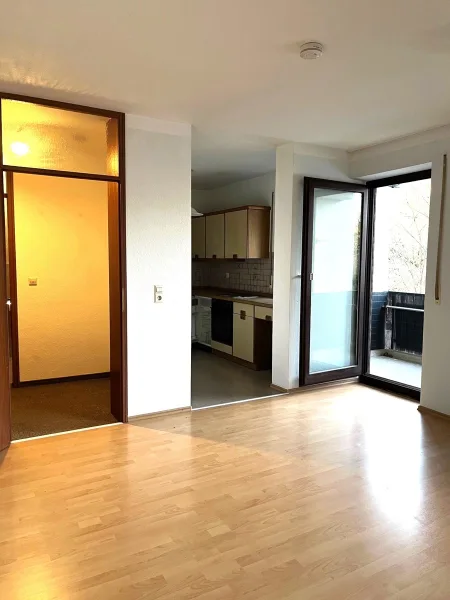 Einblick - Wohnung kaufen in Würzburg / Lengfeld - Bezugsfrei in Lengfeld, sonniger Balkon! Ideal für Singles, Stud. od. Azubis!