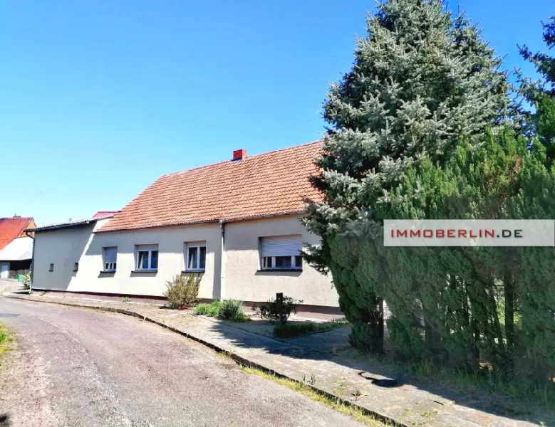 01.jpg - Haus kaufen in Jüterbog - IMMOBERLIN.DE - Beschauliches Anwesen mit Wohnhaus, Scheune, Stall u.a.m. in idyllischer ländlicher Lage