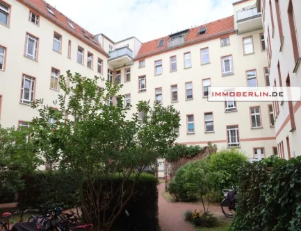 3.jpg - Wohnung kaufen in Berlin - IMMOBERLIN.DE - Ruhige vermietete Altbauwohnung mit Terrasse in beliebter Kiezlage 