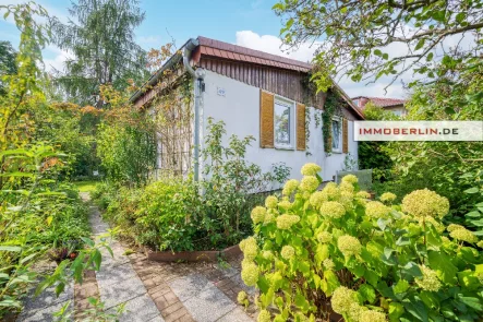 1.jpg - Haus kaufen in Berlin - IMMOBERLIN.DE - Sehr wohnliche Lage! Behaglicher Bungalow mit Südwestgarten 