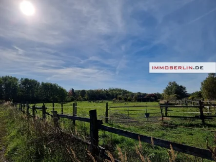 2.jpg - Haus kaufen in Zehdenick - IMMOBERLIN.DE - Verträumtes Anwesen mit großem Wohn-/Nutzpotenzial in wunderschöner Seenlandschaft bei der Havel 