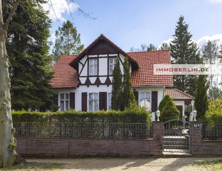 1667559611M.jpg - Haus kaufen in Berlin - IMMOBERLIN.DE - Romantische Landhausvilla mit Südgarten in Spitzenlage