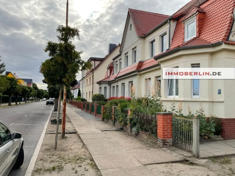 1670586622-1.jpg - Haus kaufen in Burg - IMMOBERLIN.DE- Geräumige Doppelhaushälfte mit zwei Wohnungen