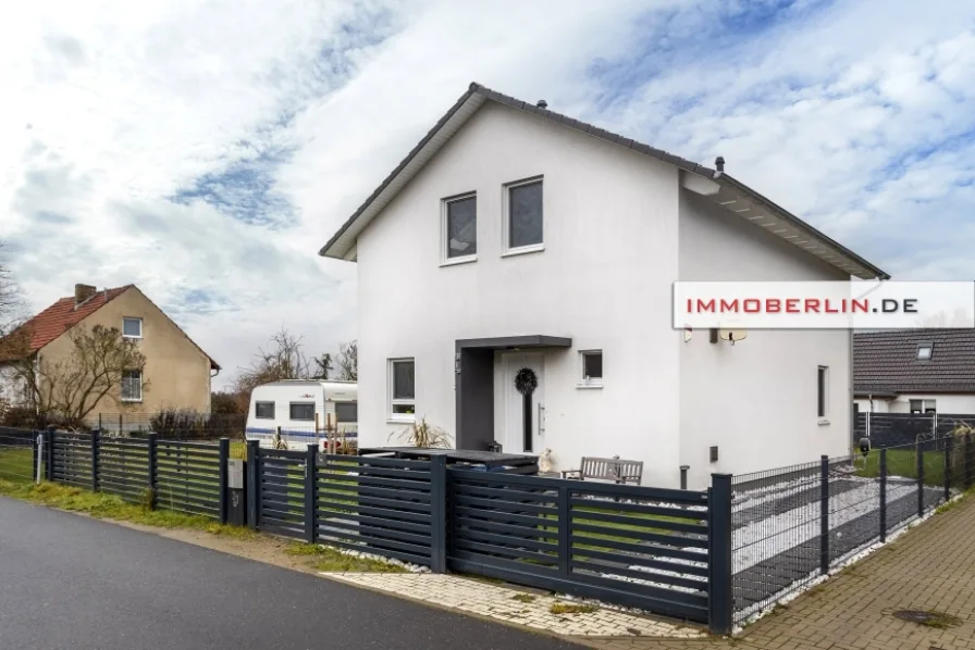 1670834327-1.jpg - Haus kaufen in Teltow - IMMOBERLIN.DE - Junges Einfamilienhaus in ländlicher Lage bei Berlin