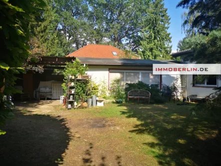 1673340185-02.jpg - Haus kaufen in Falkensee - IMMOBERLIN.DE - Toplage! Gepflegter Bungalow auf großartigem Grundstück mit Baupotential