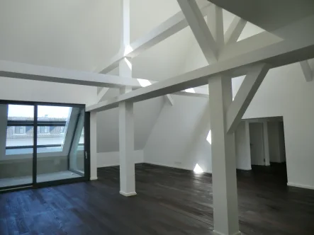 Wohnraum - Wohnung mieten in Berlin-Mitte - Großzügiges  Dachgeschoss im schönen Altbau mit Loftcharakter in absoluter Bestlage 