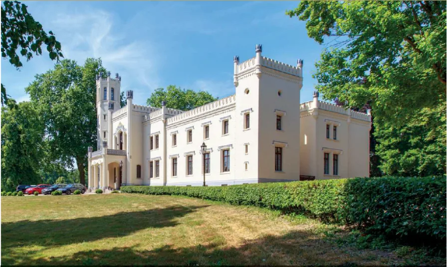 Titelbild - Möbliertes Wohnen/auf Zeit mieten in Kittendorf - Einzigartiges Schloss im Tudorstil an der Mecklenburger Seenplatte