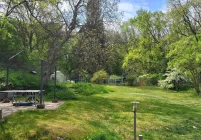 Ausblick in den Garten mit Sitzecke