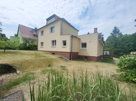 Haus Seitenansicht - Haus kaufen in Potsdam - Wunderbares Domizil am Glienicker See