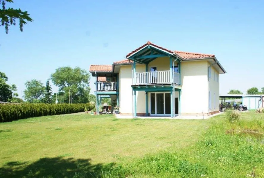 Hausansicht mit Garten - Zinshaus/Renditeobjekt kaufen in Ketzin - Tolles gepflegtes Mehrfamilienhaus vor den Toren Berlins