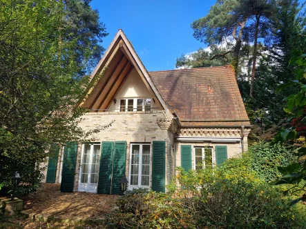 Haus Rückseite - Haus kaufen in Schönwalde-Glien - Landhausvilla mit erlesenem  Charme